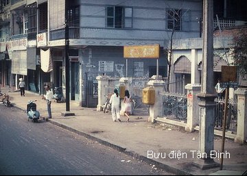 Ai đi bỏ lại con đường...