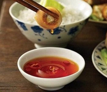 Nước mắm là món không thể thiếu trong bữa ăn của người Việt (ảnh chỉ mang tính minh họa) - BBC
